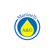 Logo Martinelli A&G con una goccia blu e gialla, testo curvo sopra e sotto.
